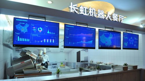 九游娱乐：智能科技助力苏超：机器人厨师引领餐饮新风潮(图1)