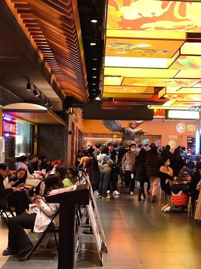 九游娱乐：当购物中心退化成地下王国：来看看这个B层是怎么火起来的！(图8)