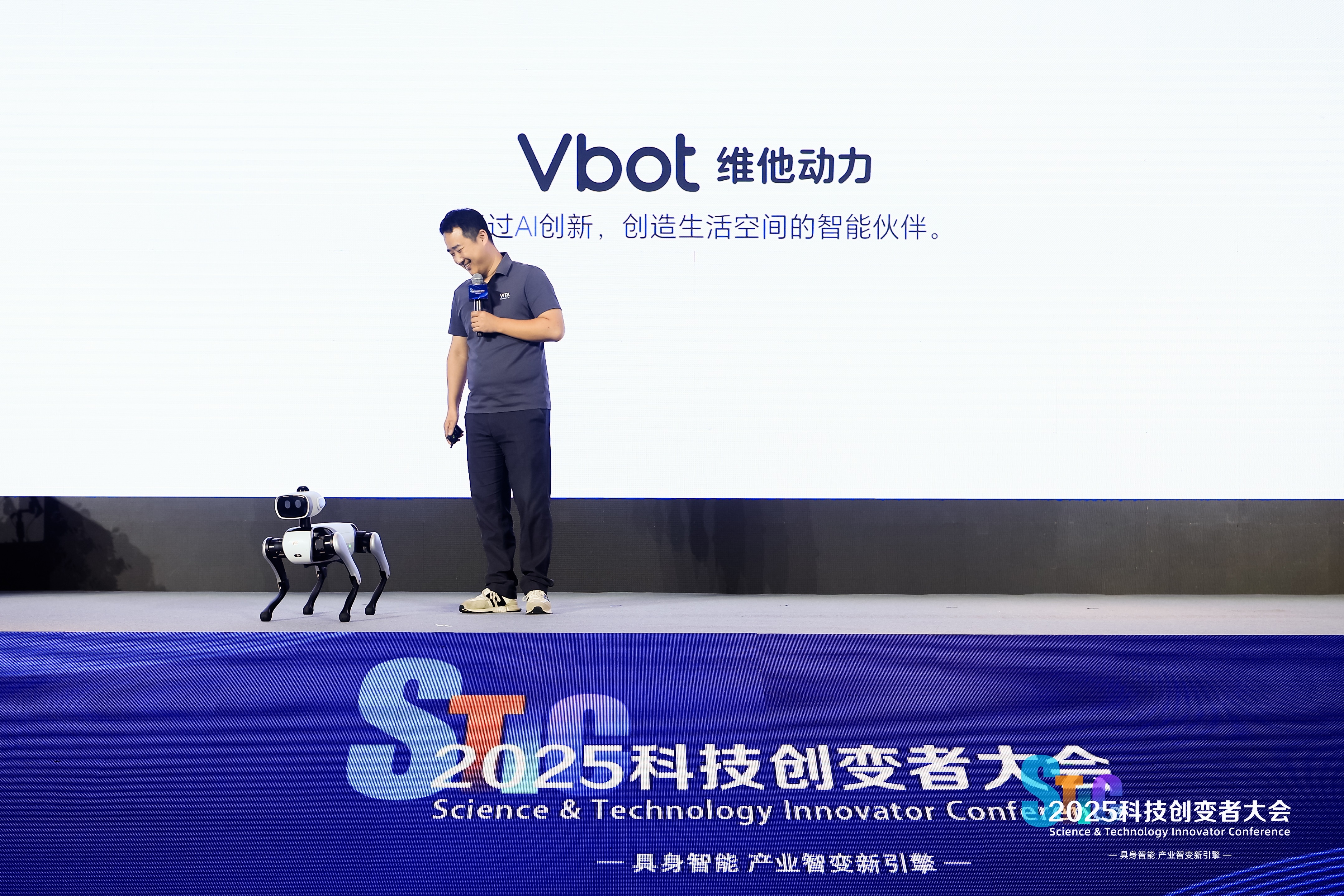 九游app入口：风起“具身智能”2025科技创变者大会锚定产业化新征程(图13)