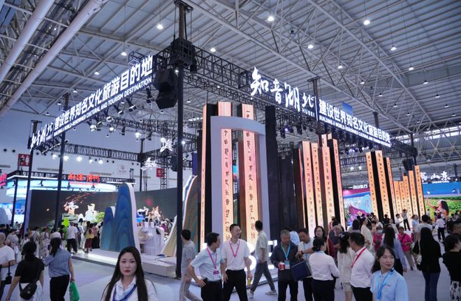 故宫、迪士尼机器人文旅热门IP亮相2025中国文旅博览会(图2)