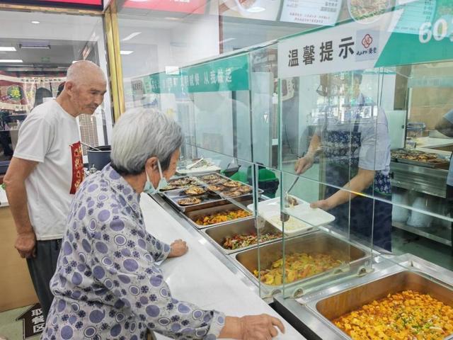 九游app入口：初始投资大、运营成本高、餐食定价低……很多社区食堂撑不住了(图3)