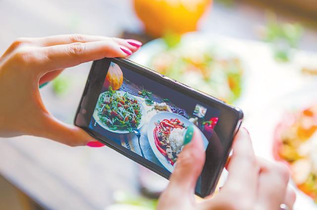 俄首个数字餐厅服务员投入使用(图1)