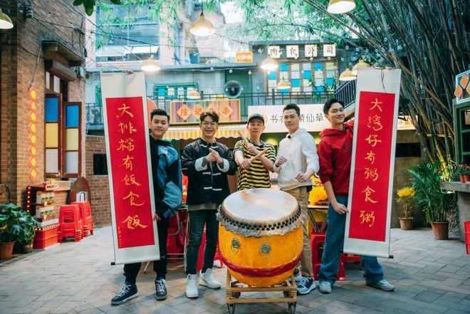 九游app入口：节目100问 美食类综艺十二年：为何从“明星猎奇”走到“烟火共生”？(图5)