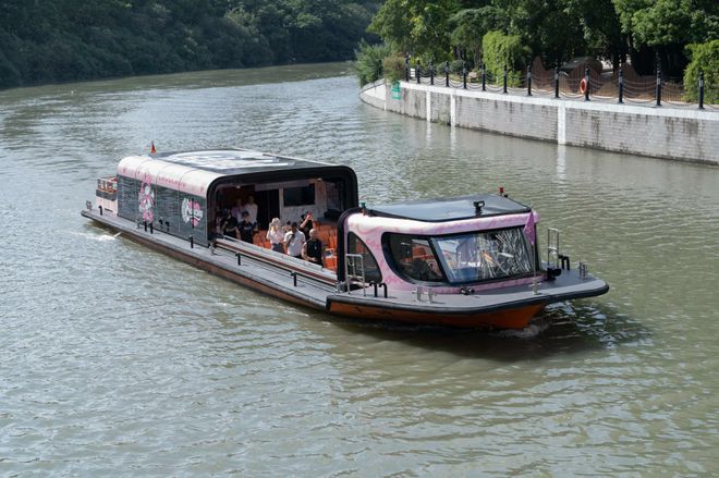 长假前四天上海接待游客超1500万人次“一江一河”水上游览受欢迎(图3)