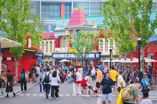 长假前四天上海接待游客超1500万人次“一江一河”水上游览受欢迎(图1)