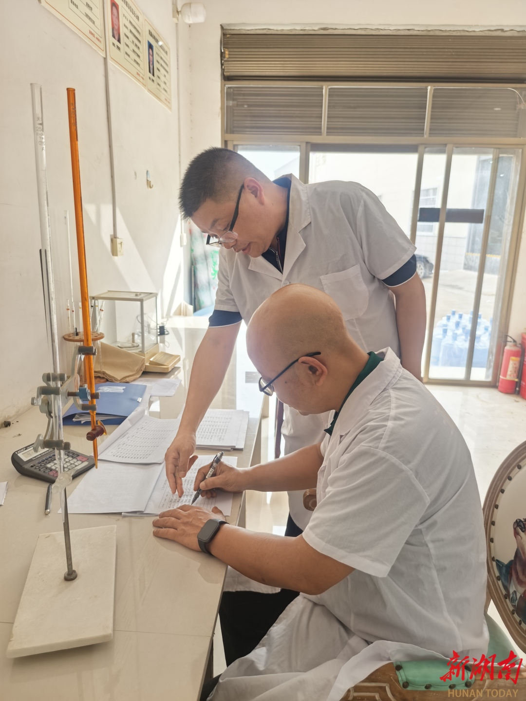 九游娱乐：娄底市食药检所科技特派员助力湘山科技提质增效(图1)