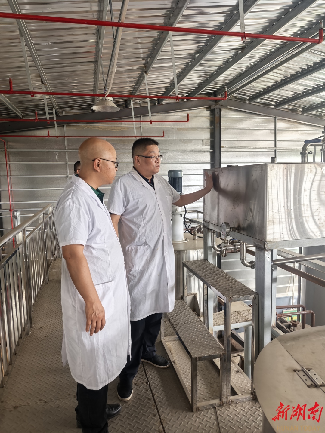 九游娱乐：娄底市食药检所科技特派员助力湘山科技提质增效(图2)