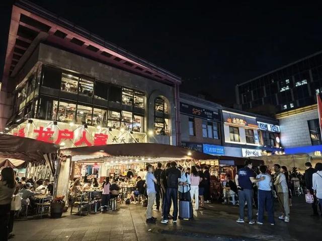 央媒关注！成都这三条街爆火！(图2)