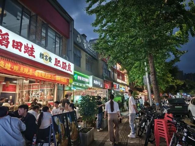 央媒关注！成都这三条街爆火！(图3)