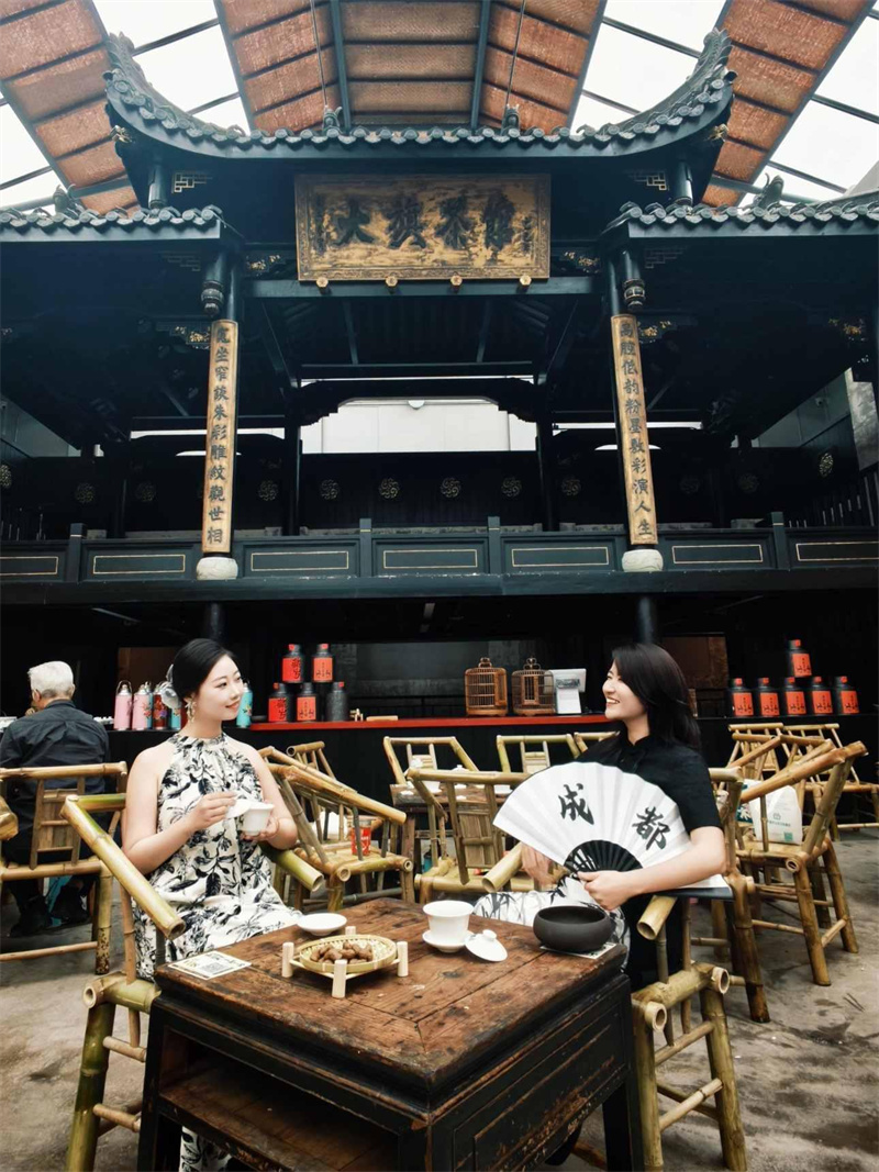 成都青羊：老厂房“爆改”大旗茶馆 变身消费新地标(图1)