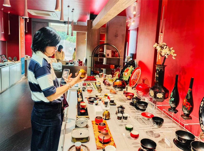 成都青羊：老厂房“爆改”大旗茶馆 变身消费新地标(图2)