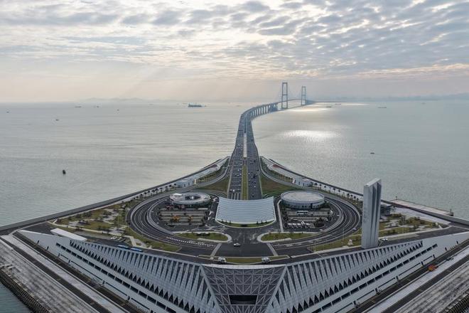 九游app入口：从“桥上过”到“岛上览” 深中通道“海上会客厅”开启文旅新境(图1)