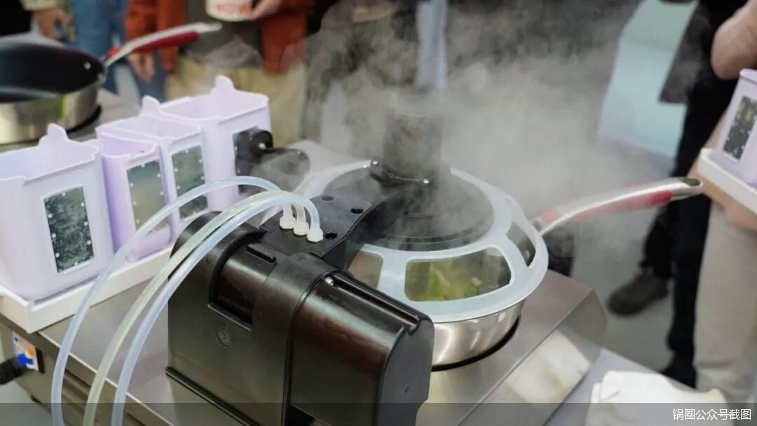 炒菜机最快1分钟出餐 锅圈能否圈住社区餐饮生意(图1)
