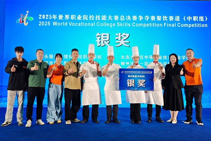 九游app入口：数字化转型赋能新质生产力 产教融合共育时代新人(图2)