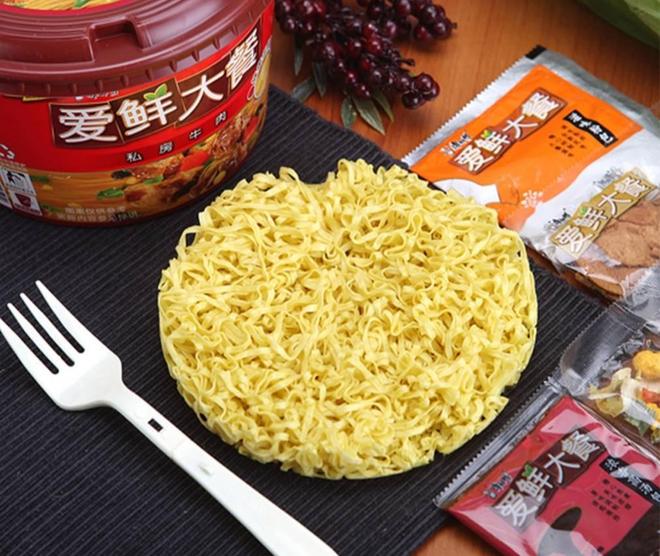 九游娱乐：康师傅“换试卷答题” 重写一碗面的价值(图6)