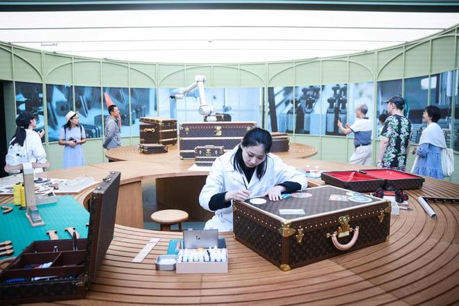 一艘“巨轮”创造的上海奇迹：3个月落地每天8万人打卡引爆一座城(图2)