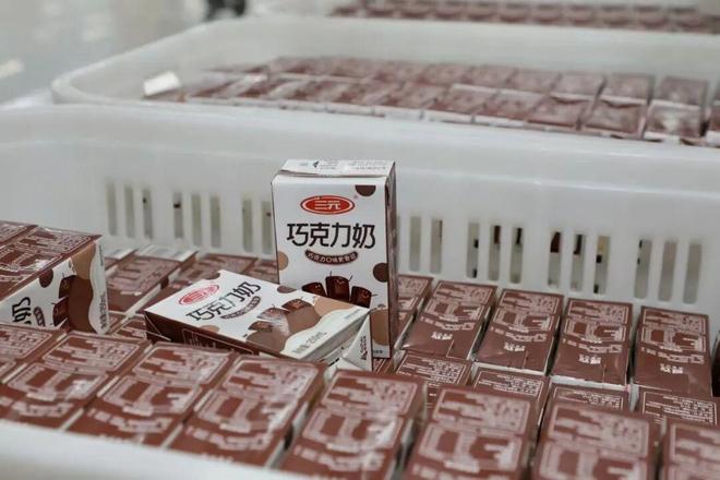 机器人掌勺10分钟搞定1500人饭菜！北京中小学268个智慧食堂来了(图8)