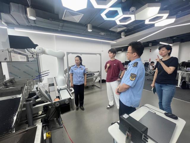 北京首张！海淀给餐饮机器人发经营许可证(图2)