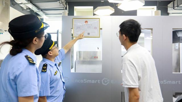 北京首张！海淀给餐饮机器人发经营许可证(图1)