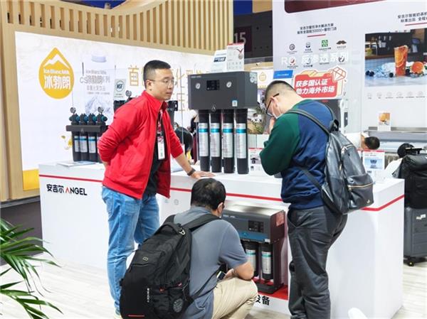 安吉尔闪耀2025深圳餐博会 专业智能餐饮净水解决方案领航行业新未来(图4)