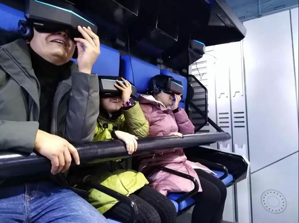 九游app入口：海南科技馆试运行首日人气足(图1)