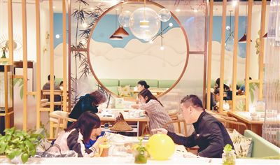 COMMUNE幻师冲刺上市：销售额下降仍激进扩张递表前巨额分红上亿(图1)