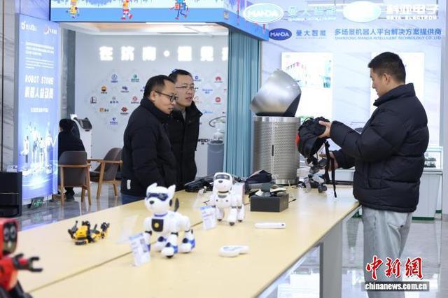 探访山东首家机器人6S店(图1)