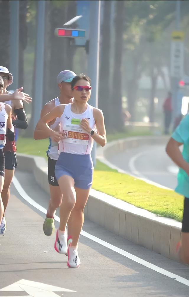 “最快女护士”张水华被医院警告处分指其存在违规兼职取酬、以虚假理由获得调休行为医院证实(图5)