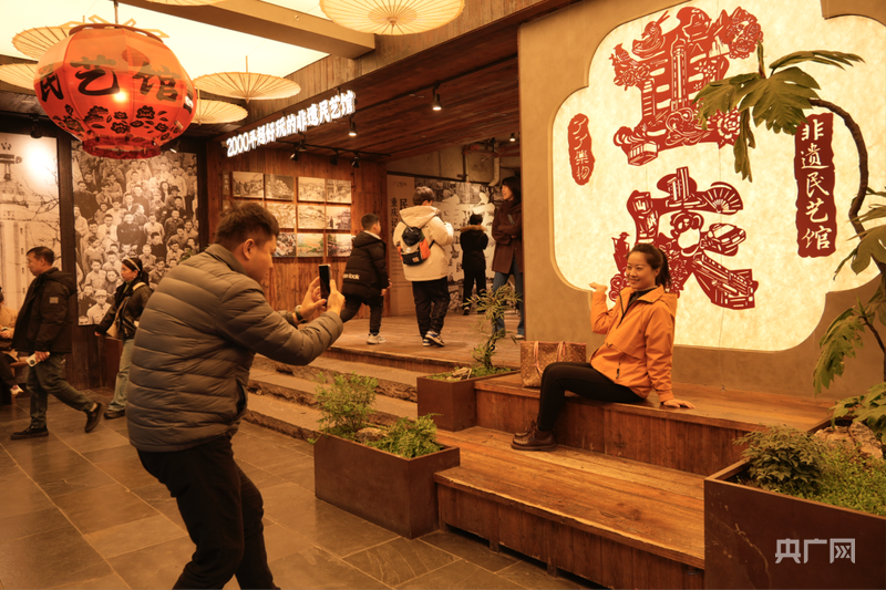 同比增长78% 春节假期重庆消费市场“马”力十足(图3)