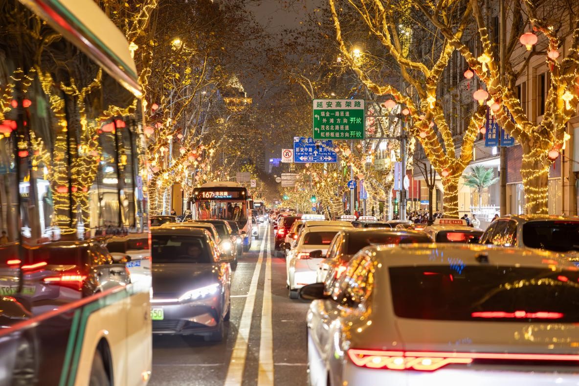 九游app入口：“淮海新禧・马上红”收官黄浦区淮海路商圈春节销售同比增长38%(图1)