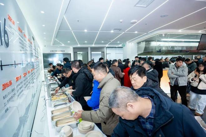 九游app入口：看懂两会这几点才算看懂餐饮未来：政策已亮牌(图2)