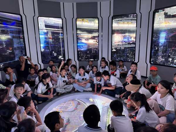 南宁市科技馆打造“法治+科技”沉浸式法治教育新场景(图2)