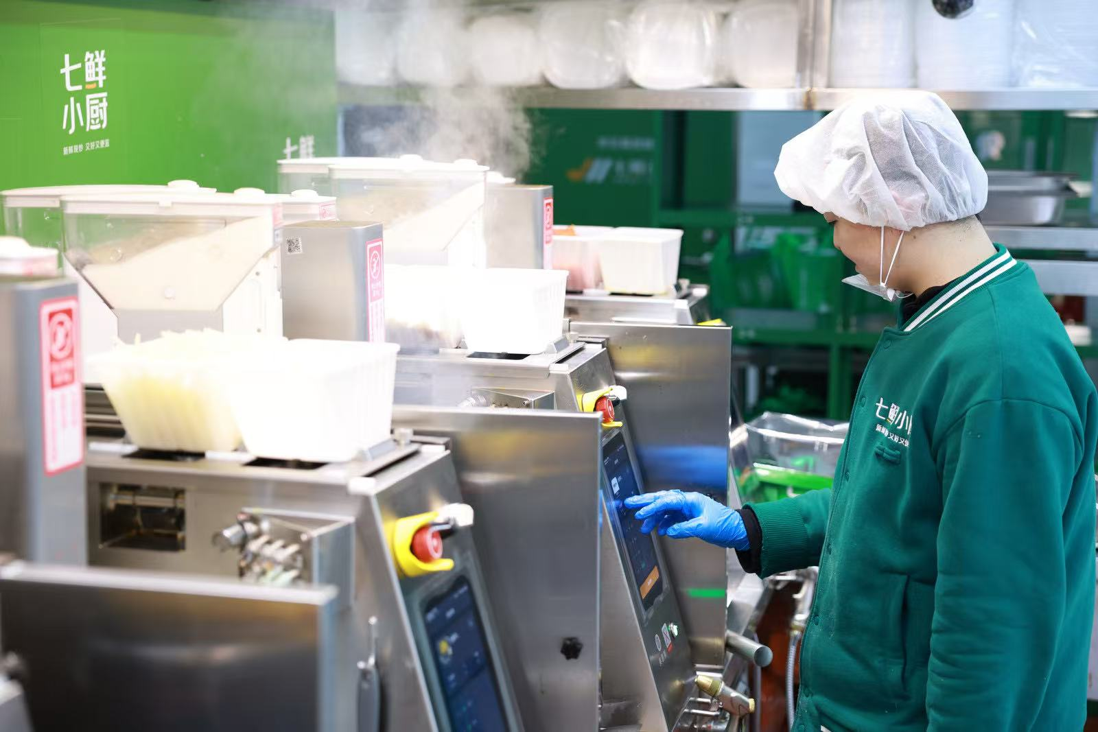 京东七鲜小厨落地高原企业食堂AI智能炒菜机器人保障职工用餐品质(图1)