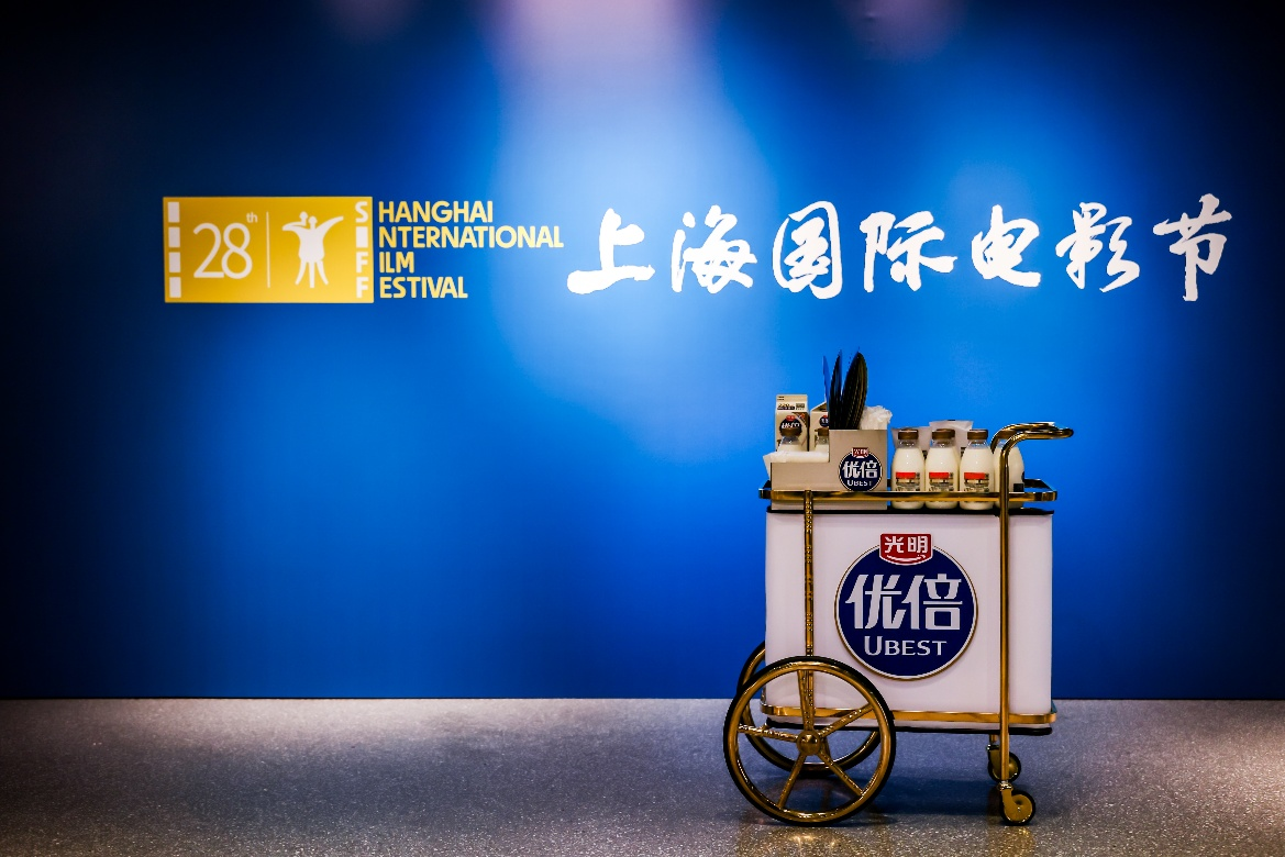 从场景焕新到五感瓶互动：光明乳业以沉浸式体验激活电影节消费新场景(图8)