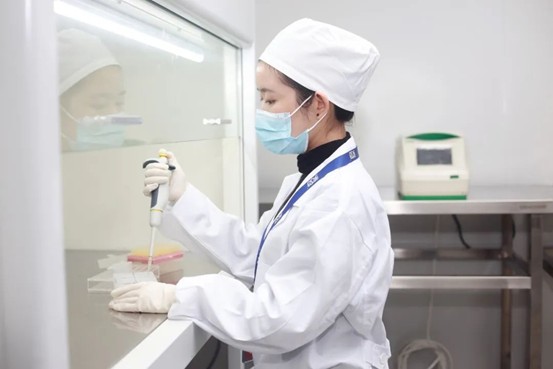 觅睿科技获得外观设计专利授权：“宠物投食器（Pet7）”(图1)