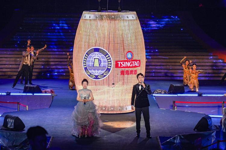 九游app入口：第36届青岛国际啤酒节在青岛西海岸新区金沙滩啤酒城开幕(图2)