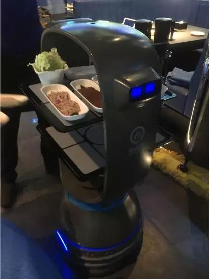 多地开启“抢老人”模式年轻人解锁智慧养老新赛道(图1)