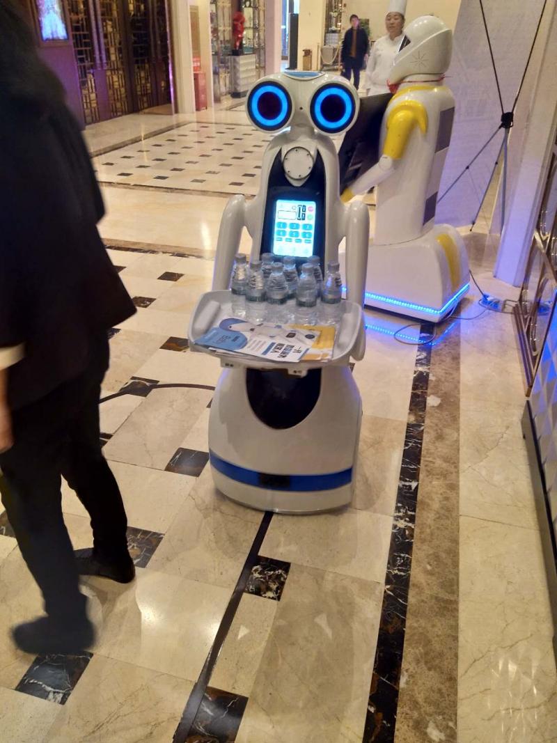 九游app入口：智能餐厅机器人好处机器人餐厅一台一键出餐省人力(图6)