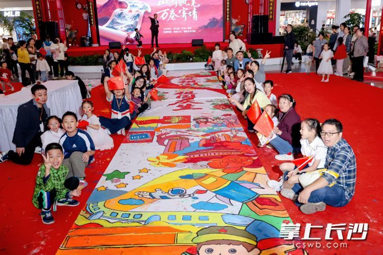 九游娱乐：降温带火秋装、聚餐点燃烟火、新品政策拉动大宗消费！长沙国庆消费多点开花(图1)