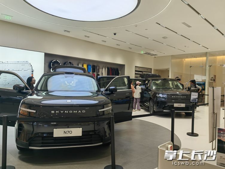 九游娱乐：降温带火秋装、聚餐点燃烟火、新品政策拉动大宗消费！长沙国庆消费多点开花(图3)