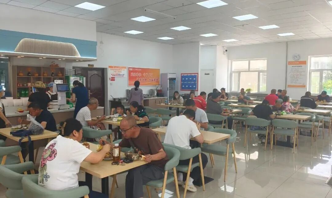 九游娱乐：一餐热饭、一张床位、一份尊严！大庆养老银龄答卷上写着大大的“暖”！(图1)