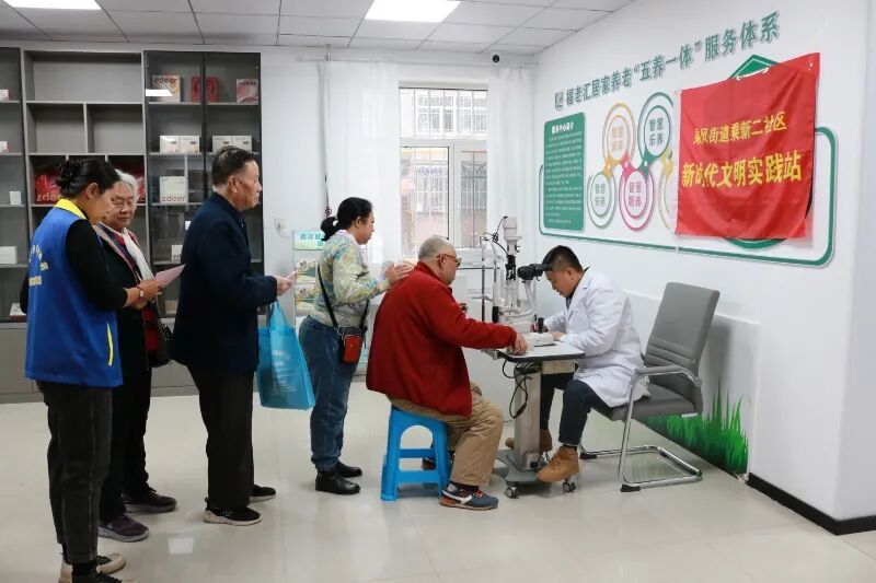 九游娱乐：一餐热饭、一张床位、一份尊严！大庆养老银龄答卷上写着大大的“暖”！(图3)