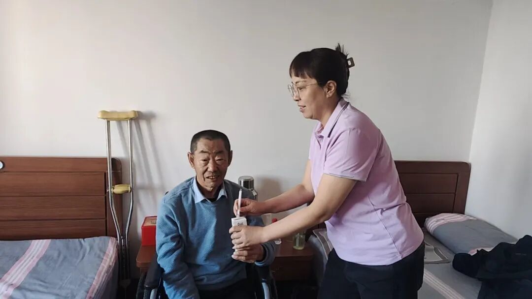 九游娱乐：一餐热饭、一张床位、一份尊严！大庆养老银龄答卷上写着大大的“暖”！(图8)